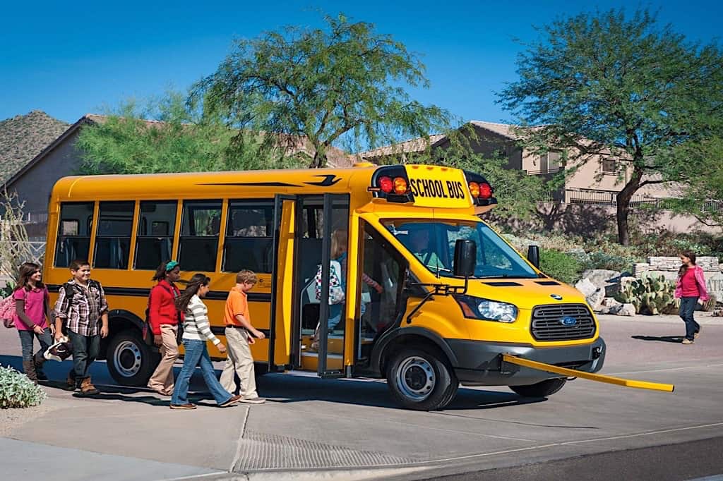 Уаз школьный автобус. Ford Transit Bus. Школьный автобус Форд Транзит. Форд Транзит школьный автобус 20 2 1. Форд Транзит 2022 школьный автобус Америка.