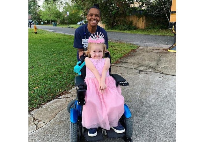 A school bus driver for Sabel Palm Elementary School in Jacksonville, Florida decorated her school bus for a student’s birthday.