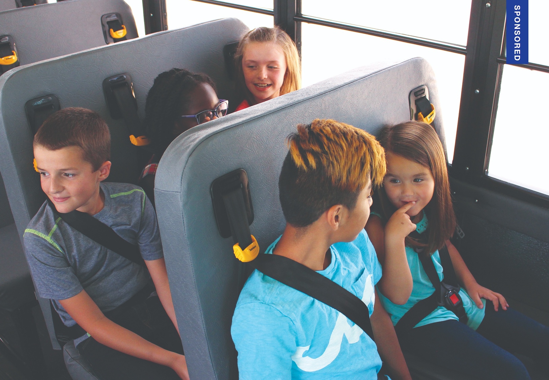 Перевозка детей автобусом заказ. Школьный автобус. Школьный автобус дети. Ремни безопасности в автобусе. Детская экскурсия автобус.