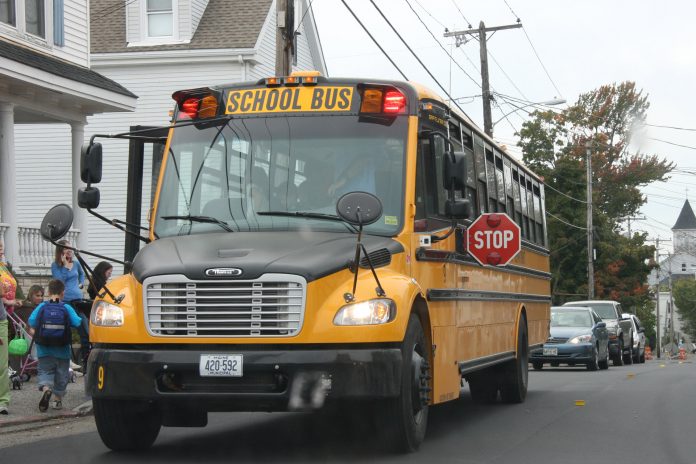 Students exit a Maine school bus. (Wikipedia Commons)
