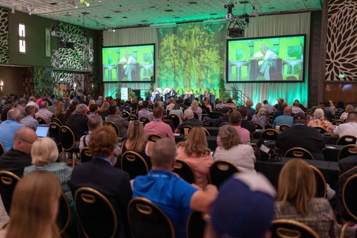 A panel discussion during Green Bus Summit at STN EXPO Reno 2022 (Photo by Vincent Rios Creative)